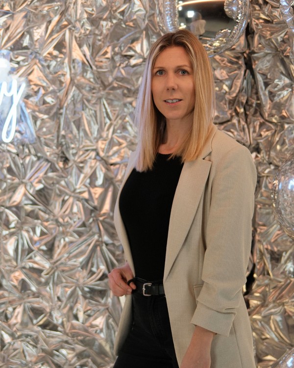 Fara – Organisation, Gestaltung & Kundenbetreuung bei LumoBox