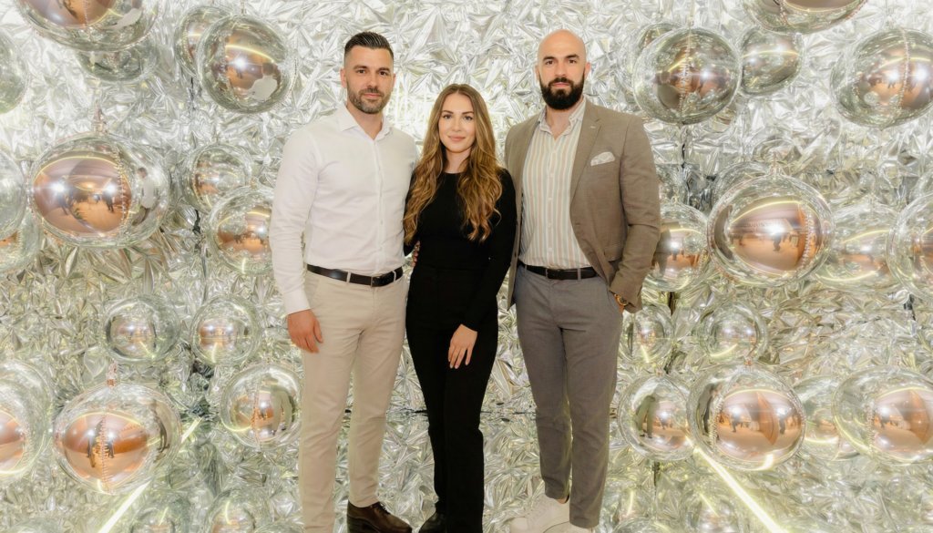 LumoBox von innen – verspiegelter Innenraum mit Beleuchtung