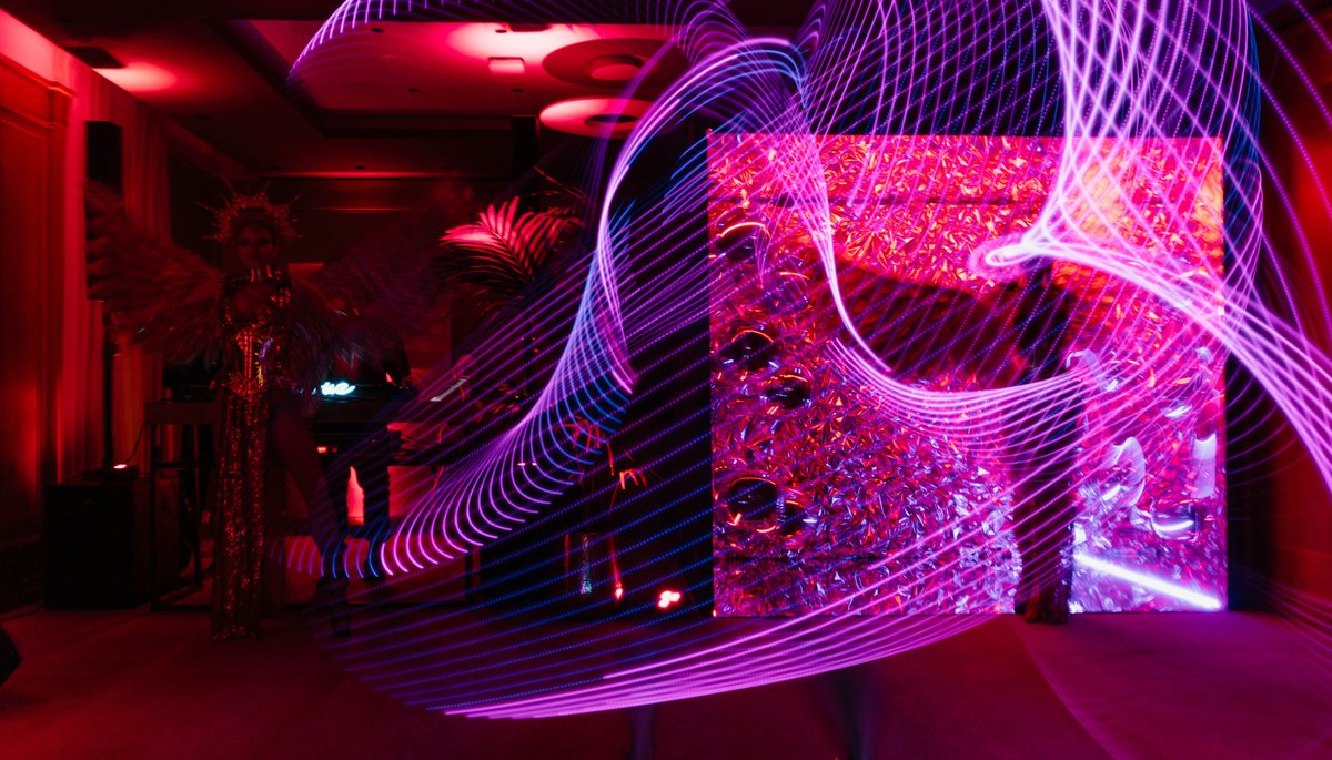 LumoBox auf einer Party – Gäste feiern mit der Eventbox